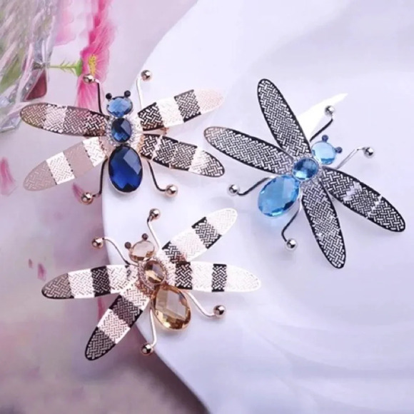 VQ Large Bee Brooch - Picture 2 of 5